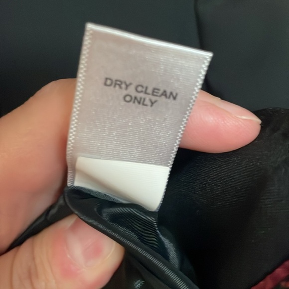 Banana Republic size 4 Black Fitted Stretch Two Button Blazer with Pockets - Picture 10 of 12